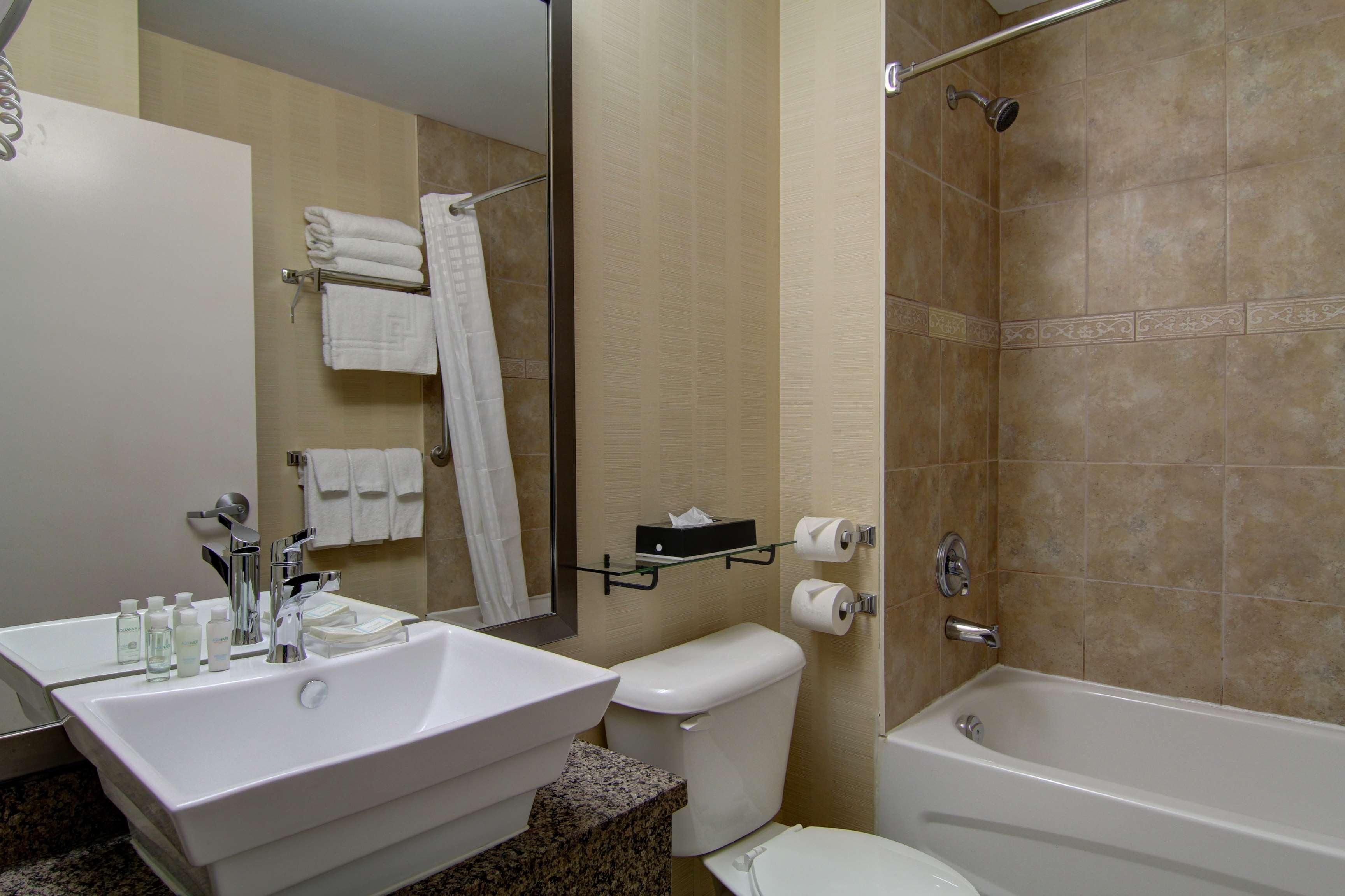 Best Western Plus Боуменвилл Экстерьер фото