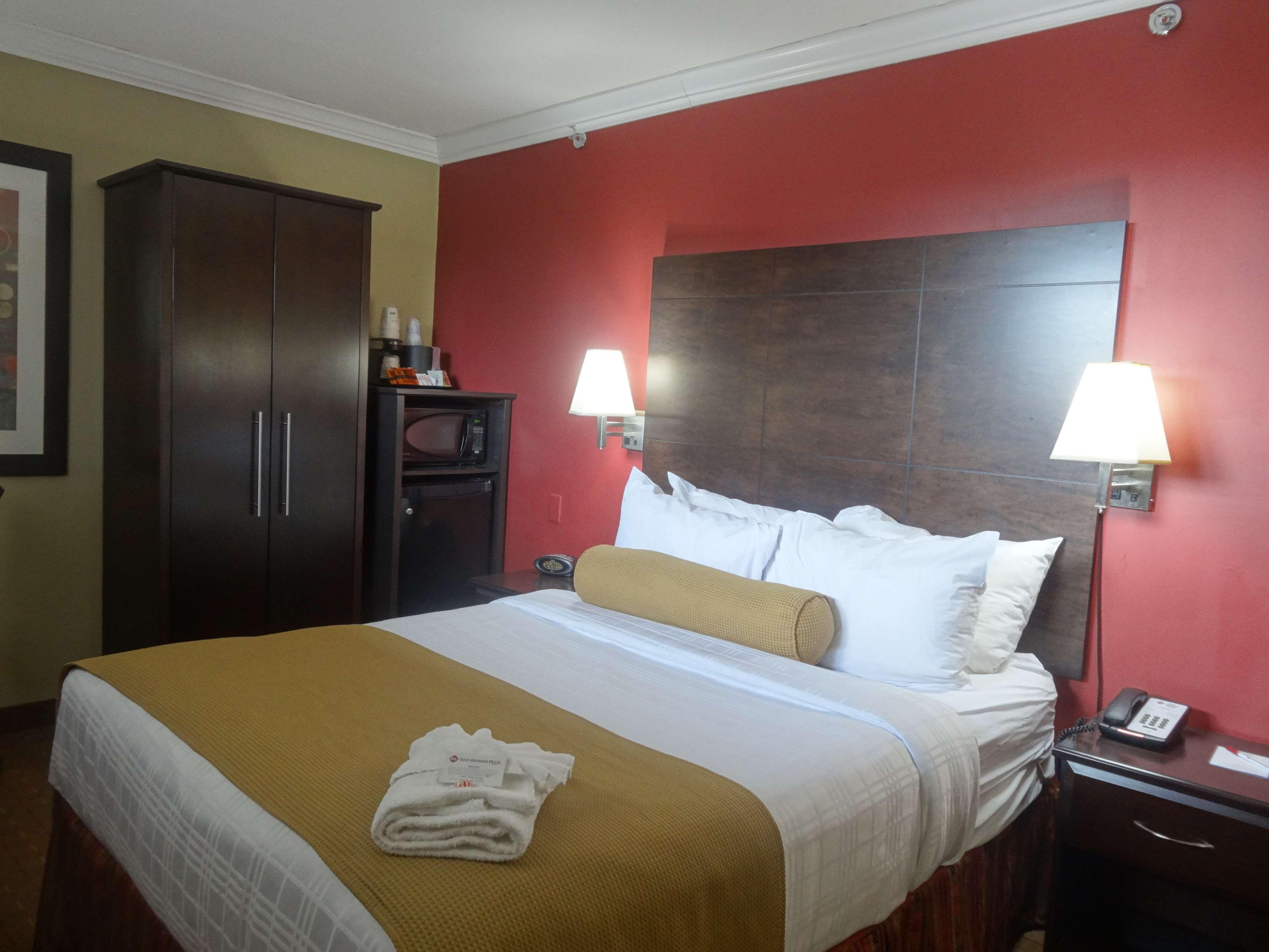 Best Western Plus Боуменвилл Экстерьер фото