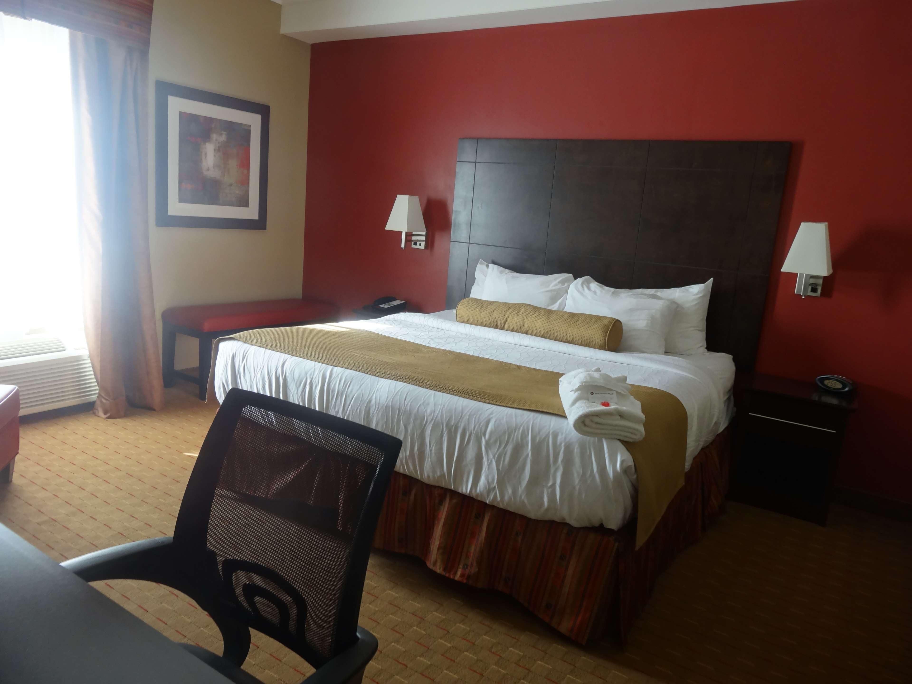 Best Western Plus Боуменвилл Экстерьер фото