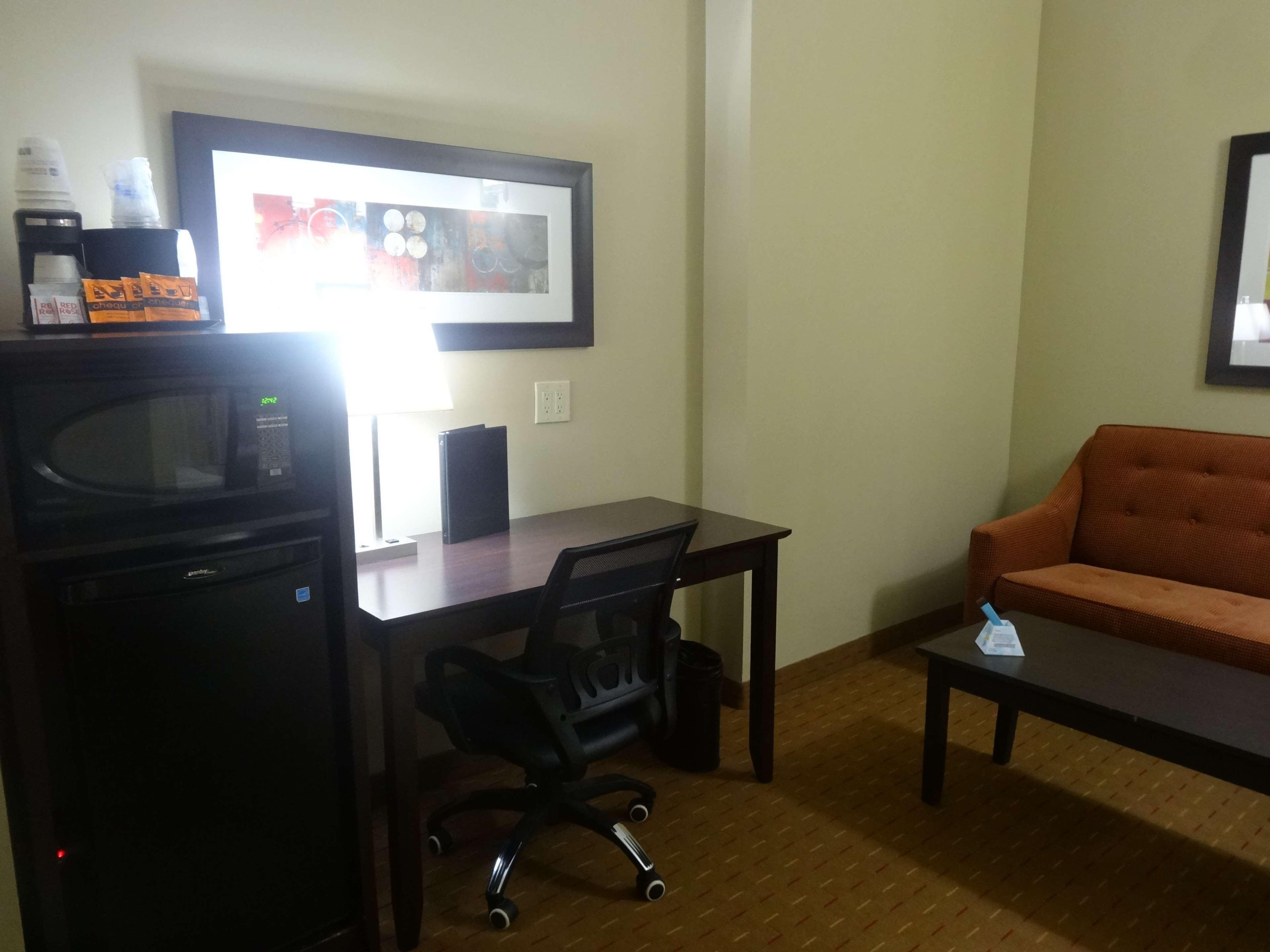 Best Western Plus Боуменвилл Экстерьер фото