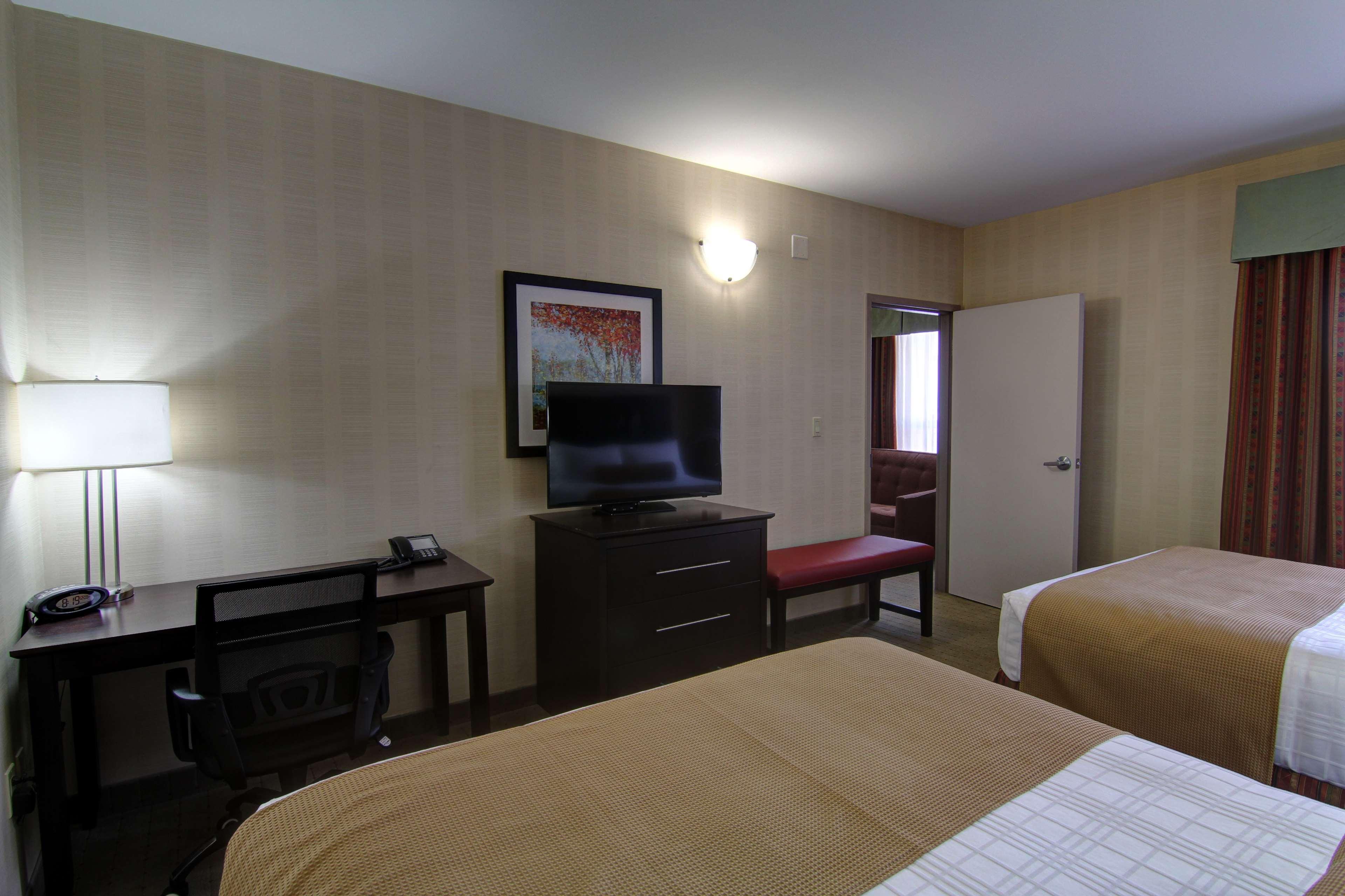 Best Western Plus Боуменвилл Экстерьер фото
