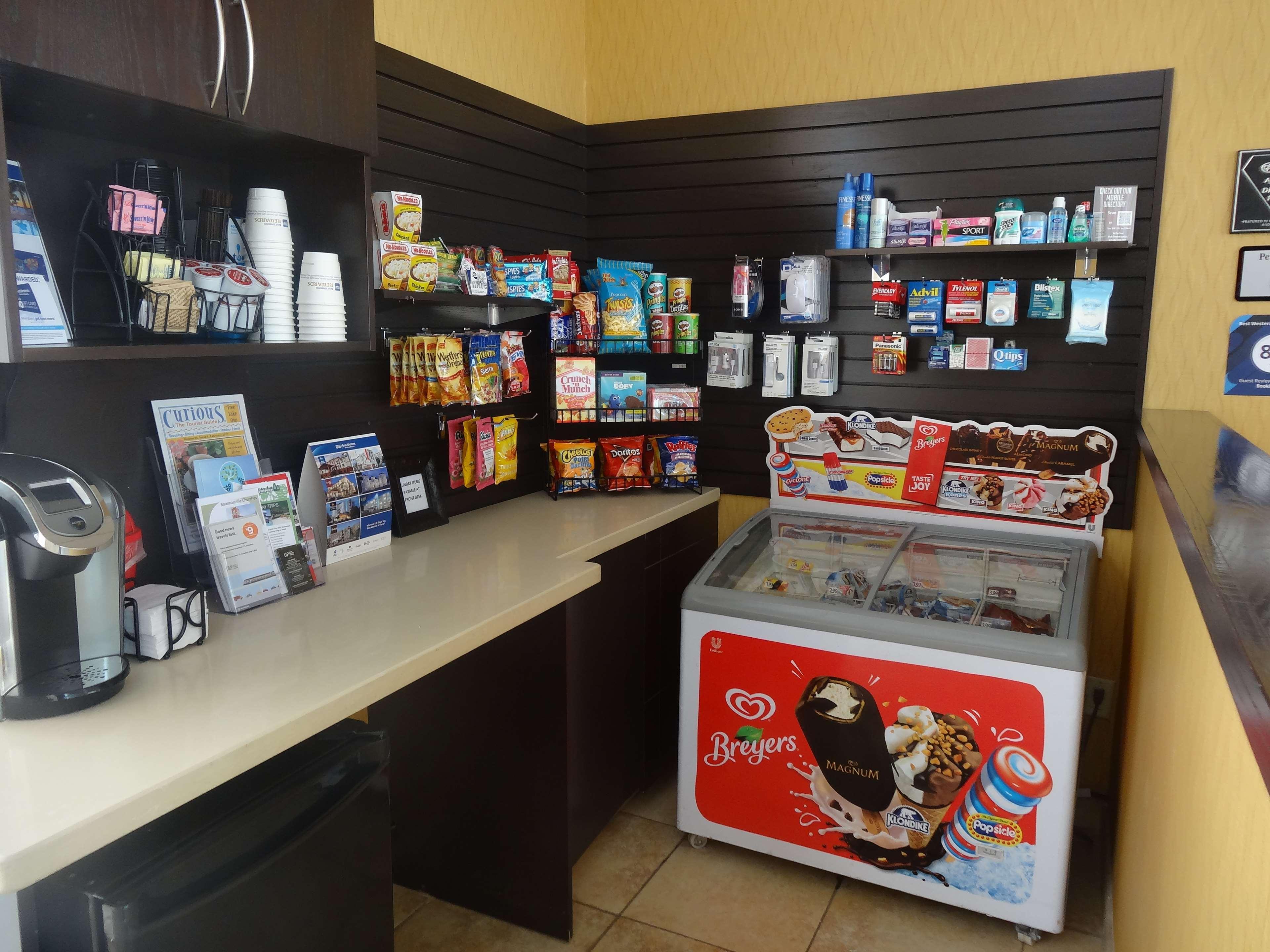 Best Western Plus Боуменвилл Экстерьер фото