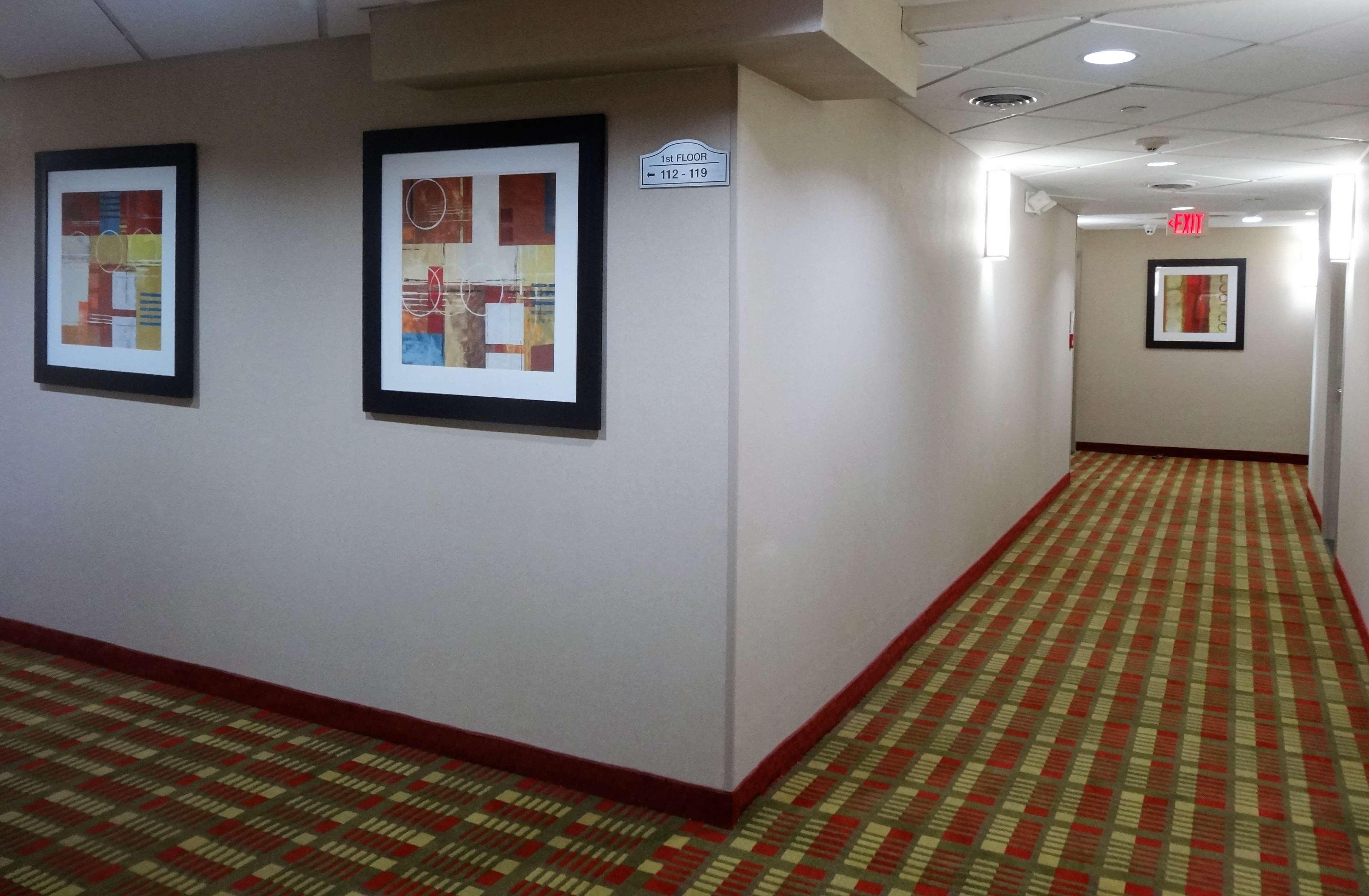 Best Western Plus Боуменвилл Экстерьер фото
