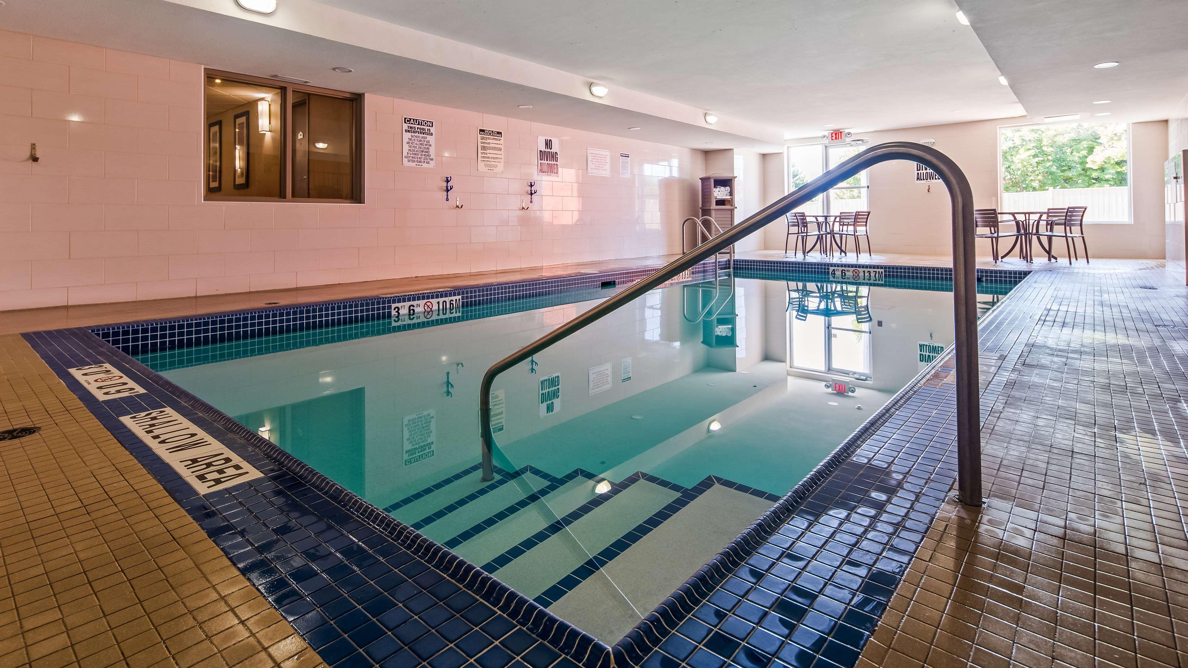 Best Western Plus Боуменвилл Экстерьер фото
