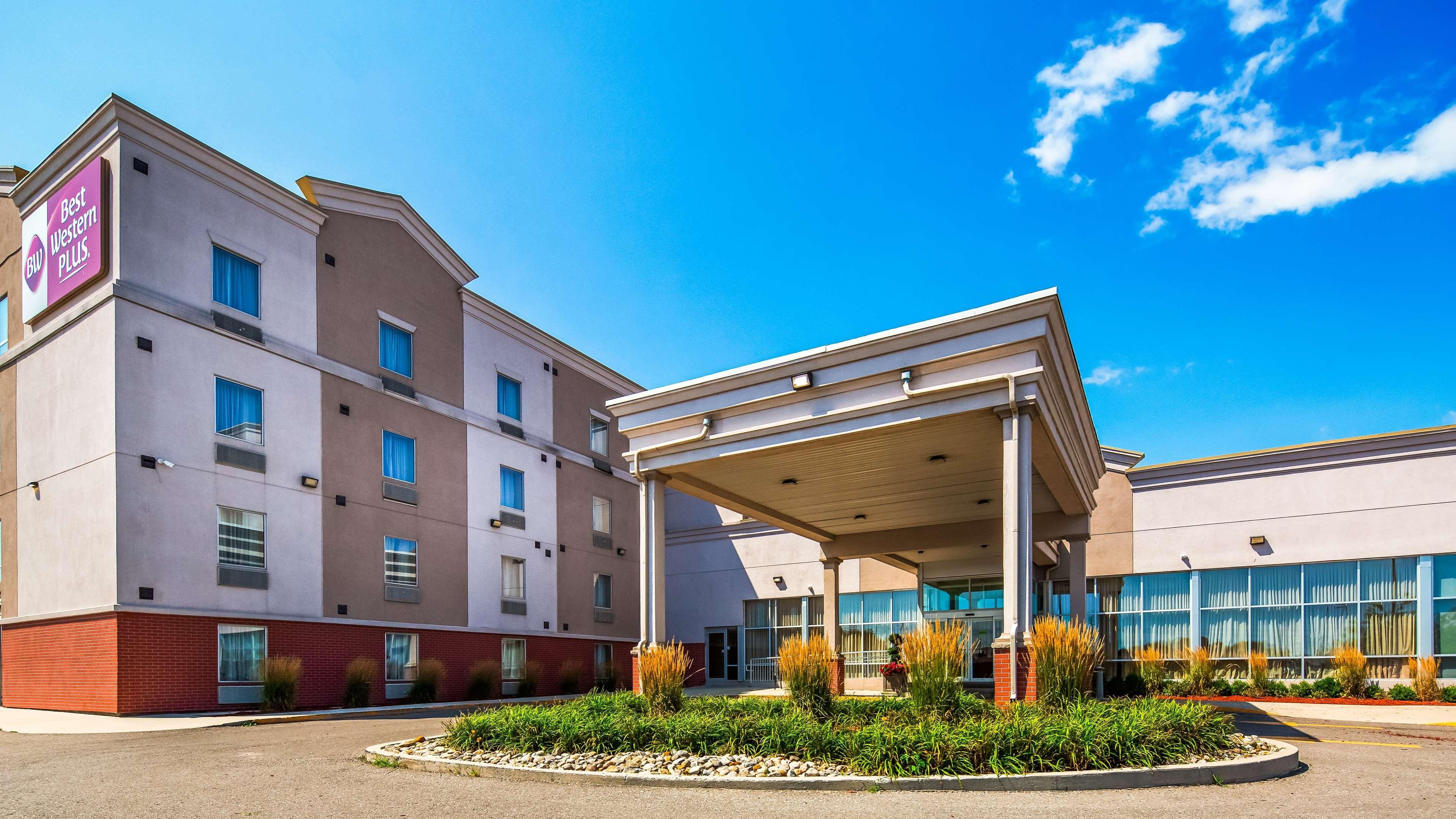 Best Western Plus Боуменвилл Экстерьер фото