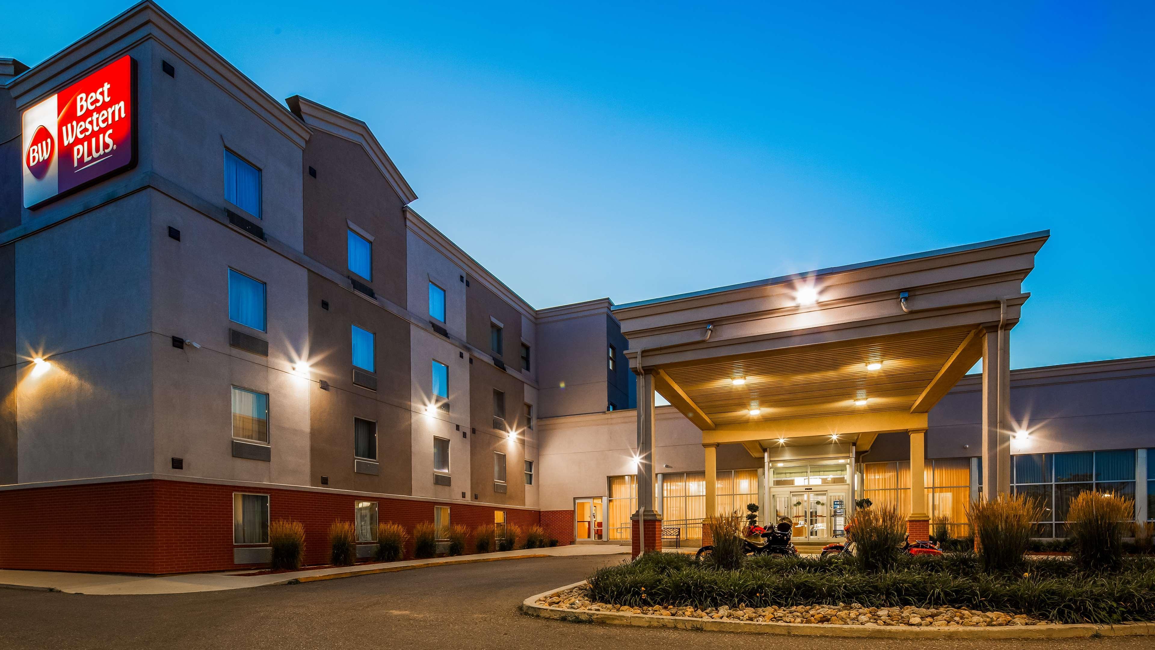 Best Western Plus Боуменвилл Экстерьер фото