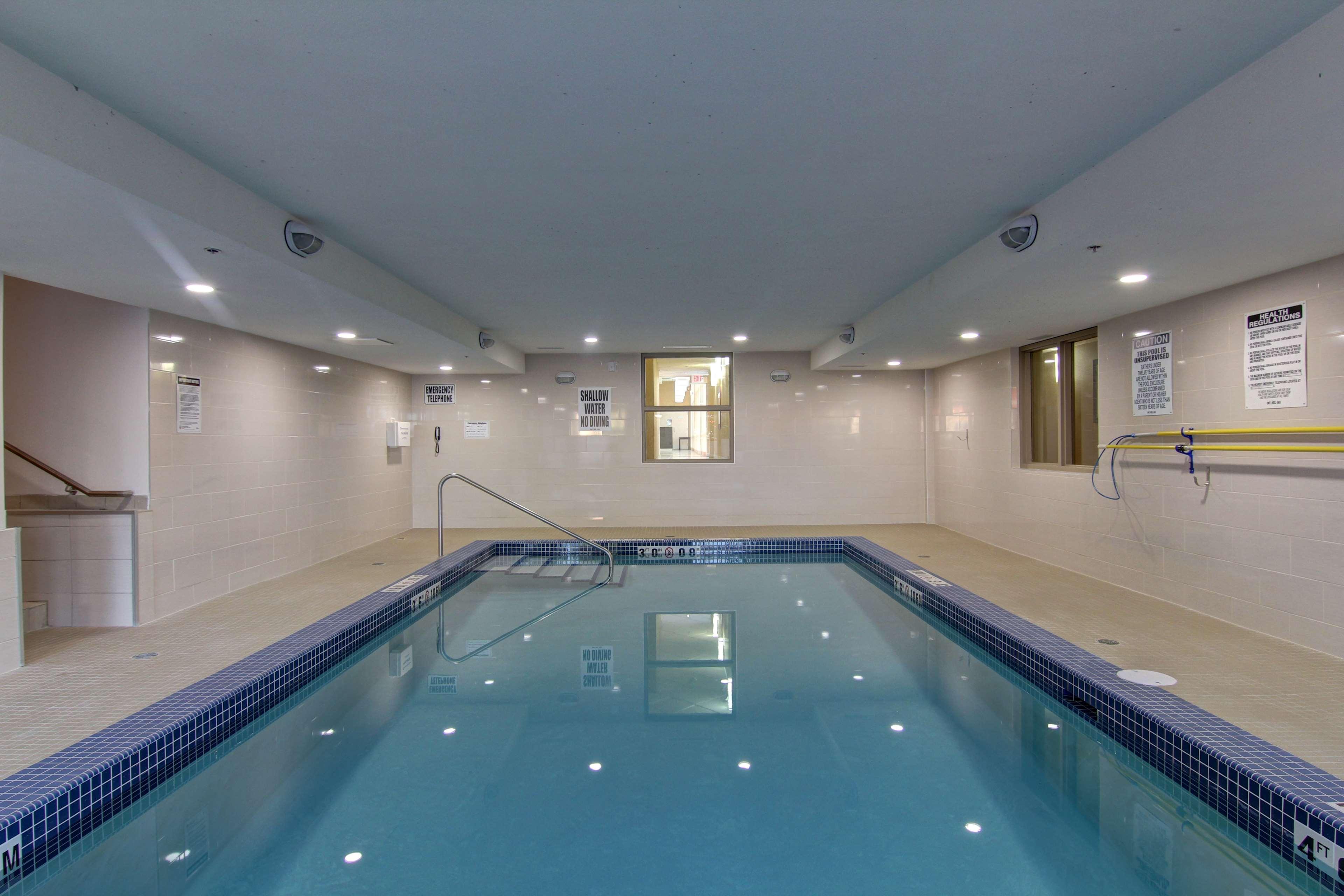 Best Western Plus Боуменвилл Экстерьер фото