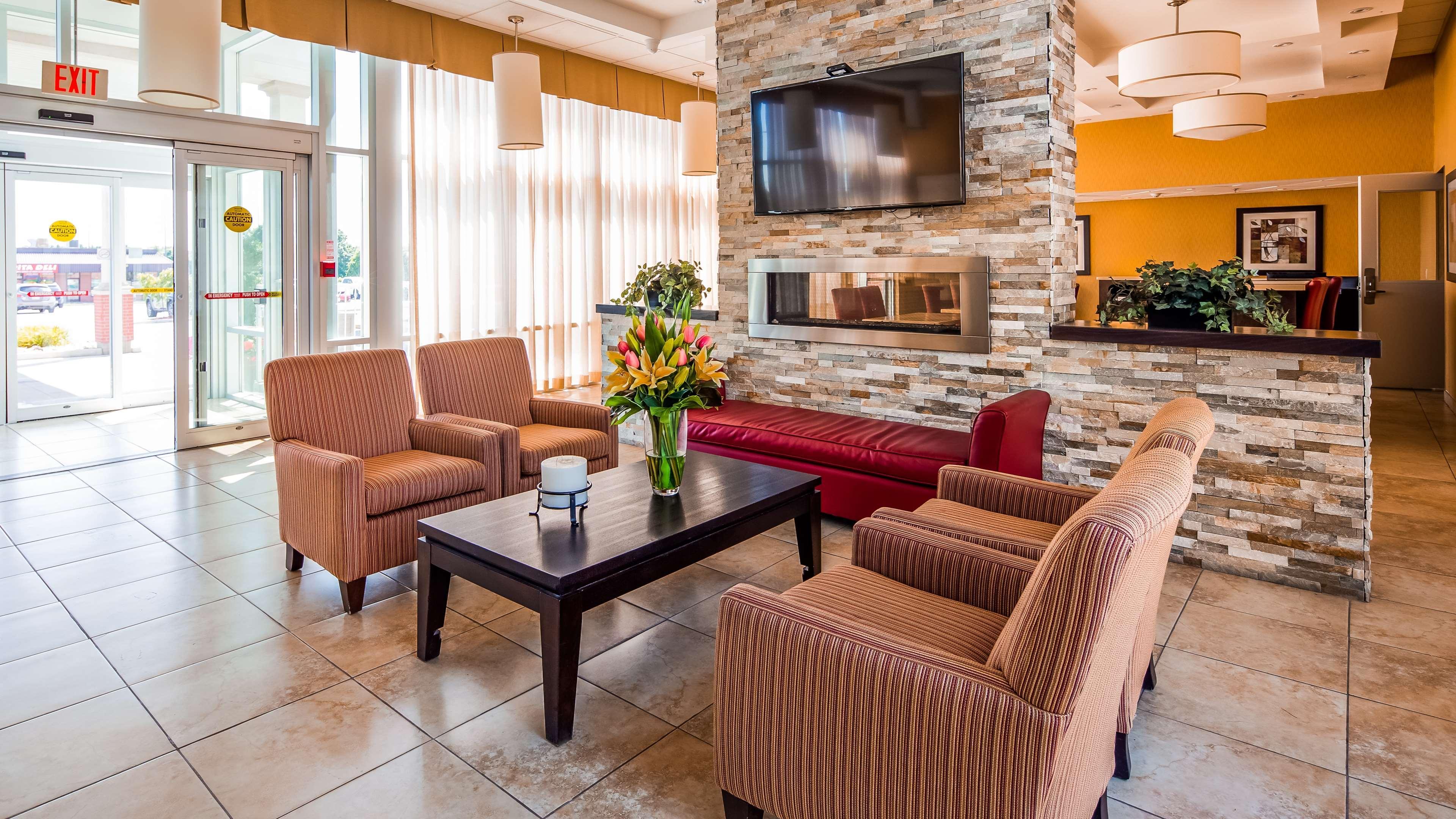 Best Western Plus Боуменвилл Экстерьер фото