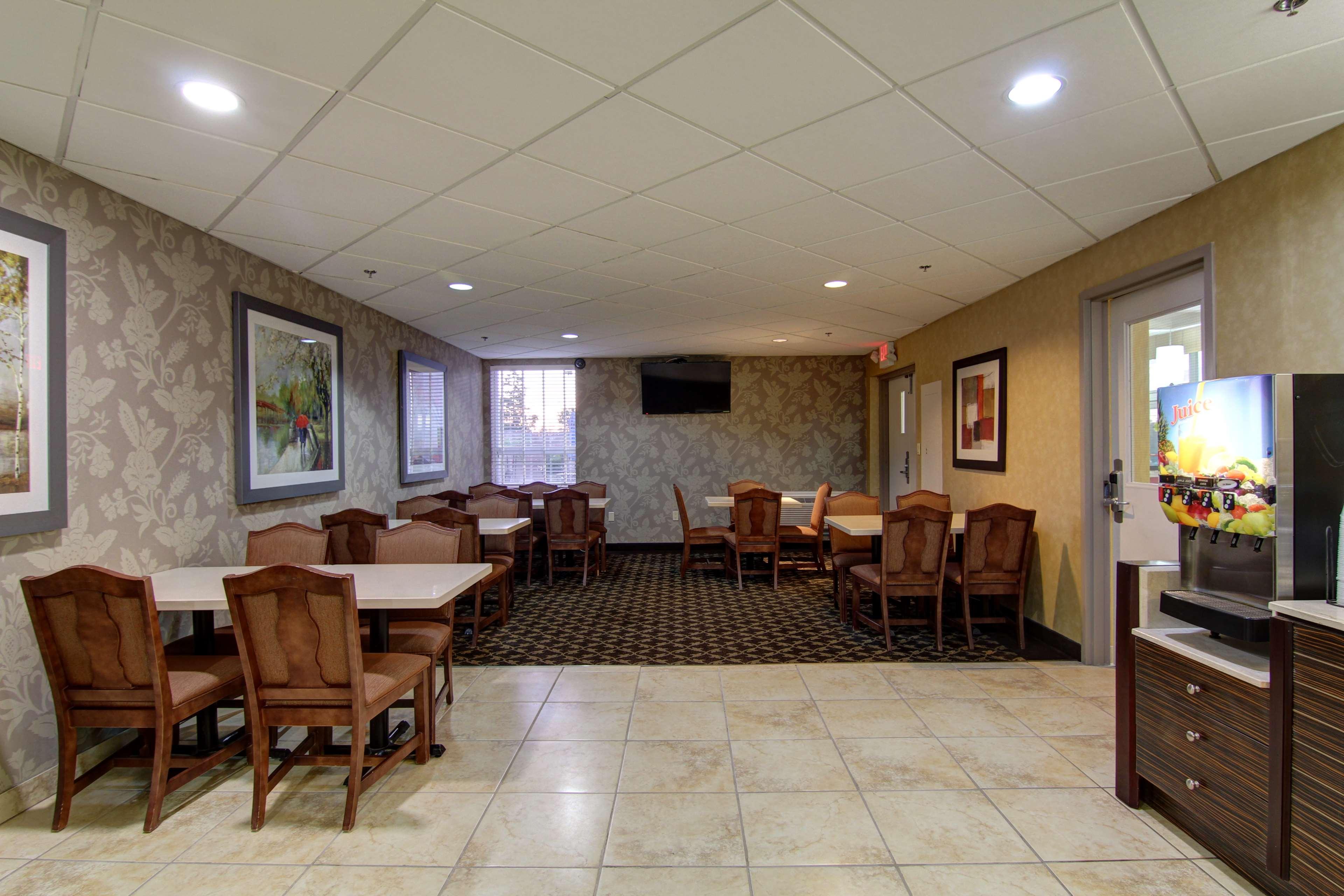 Best Western Plus Боуменвилл Экстерьер фото