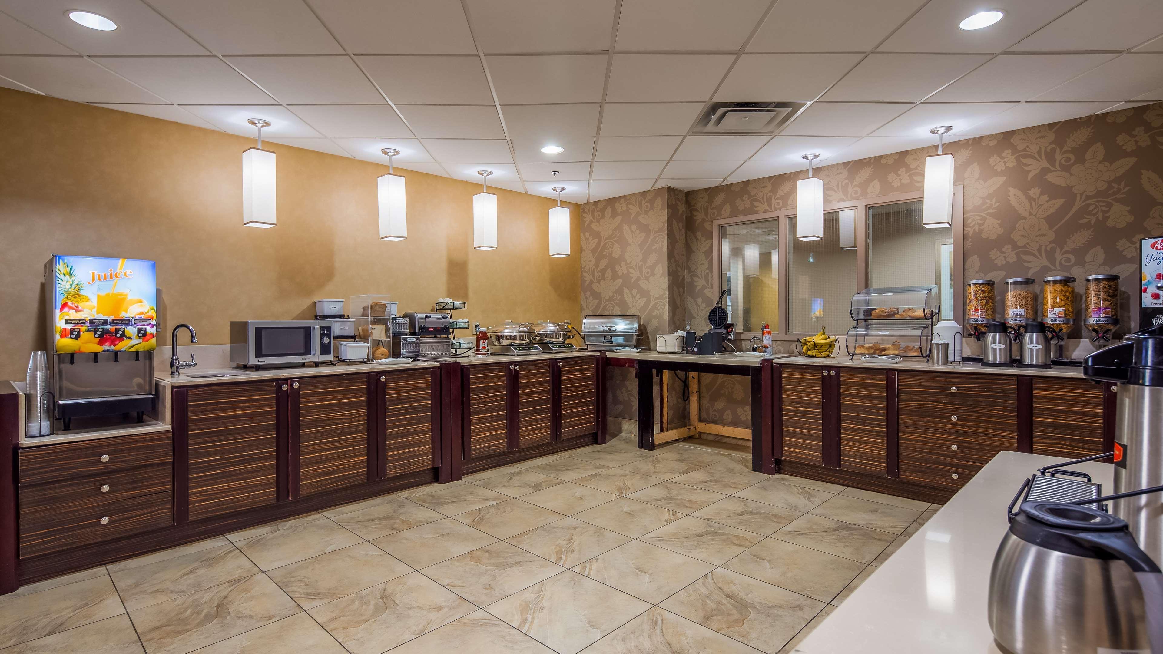 Best Western Plus Боуменвилл Экстерьер фото