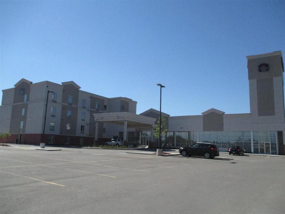 Best Western Plus Боуменвилл Экстерьер фото