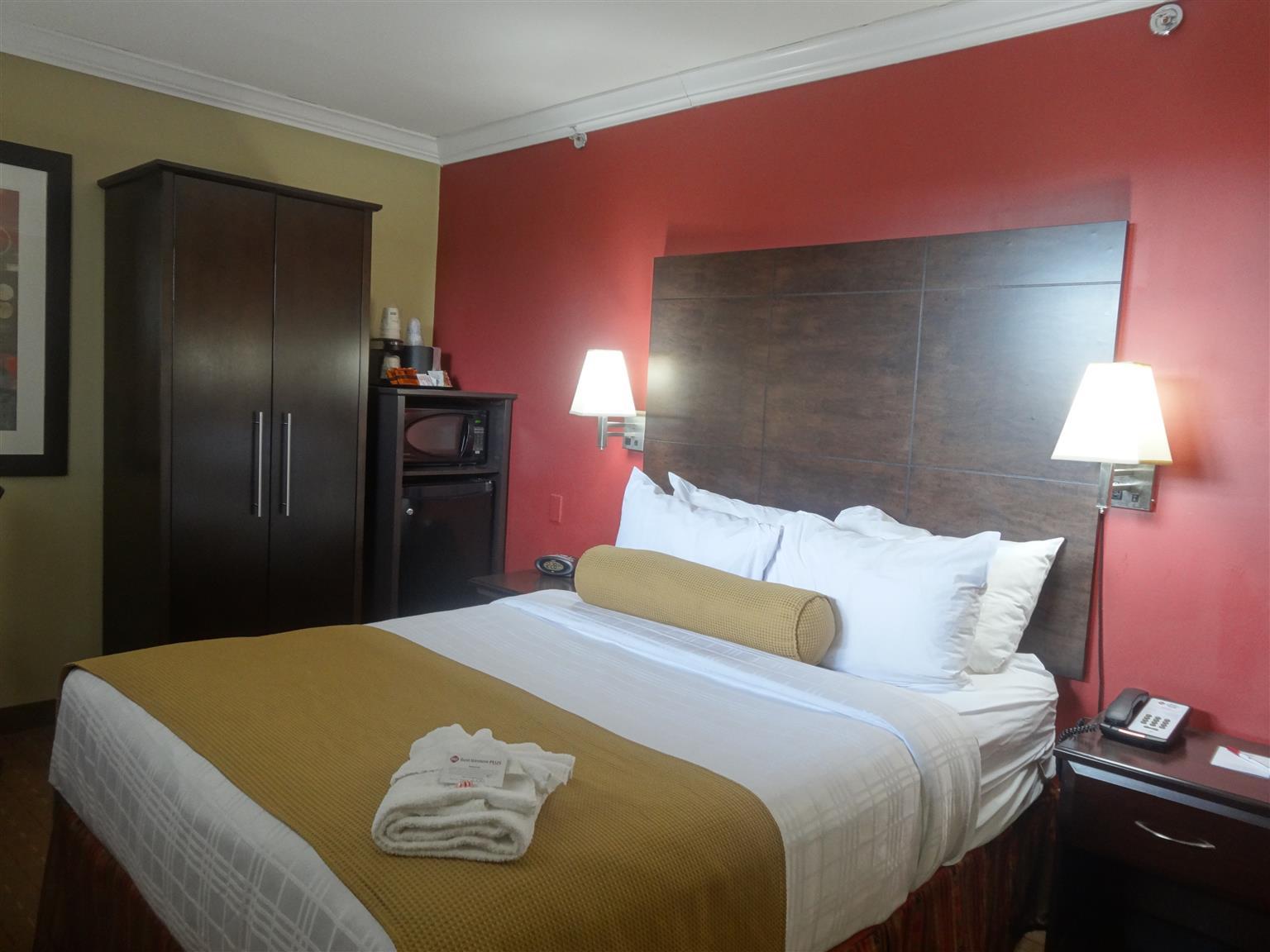 Best Western Plus Боуменвилл Экстерьер фото