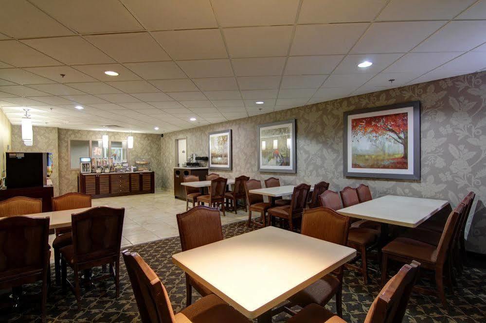 Best Western Plus Боуменвилл Экстерьер фото