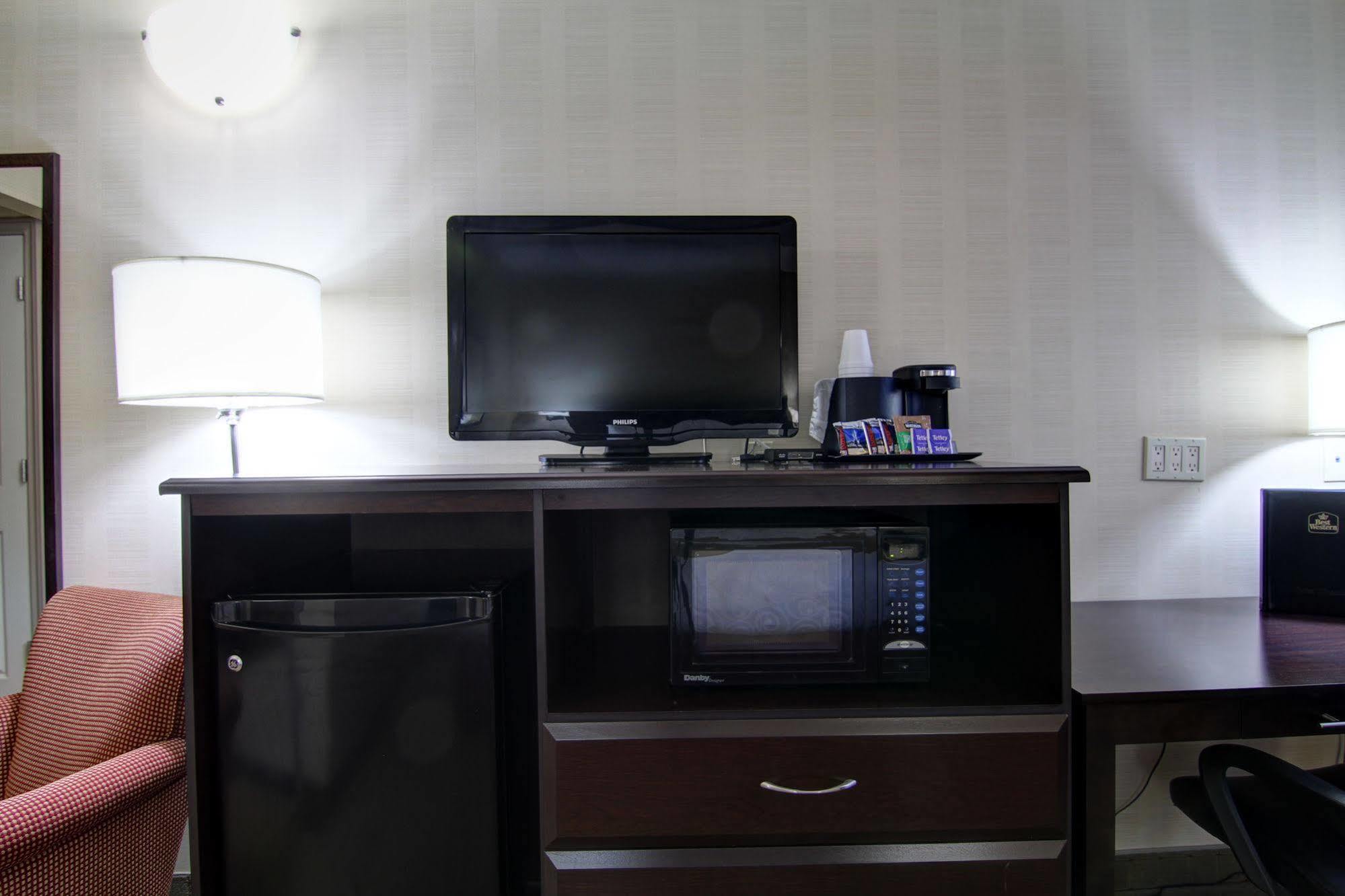 Best Western Plus Боуменвилл Экстерьер фото