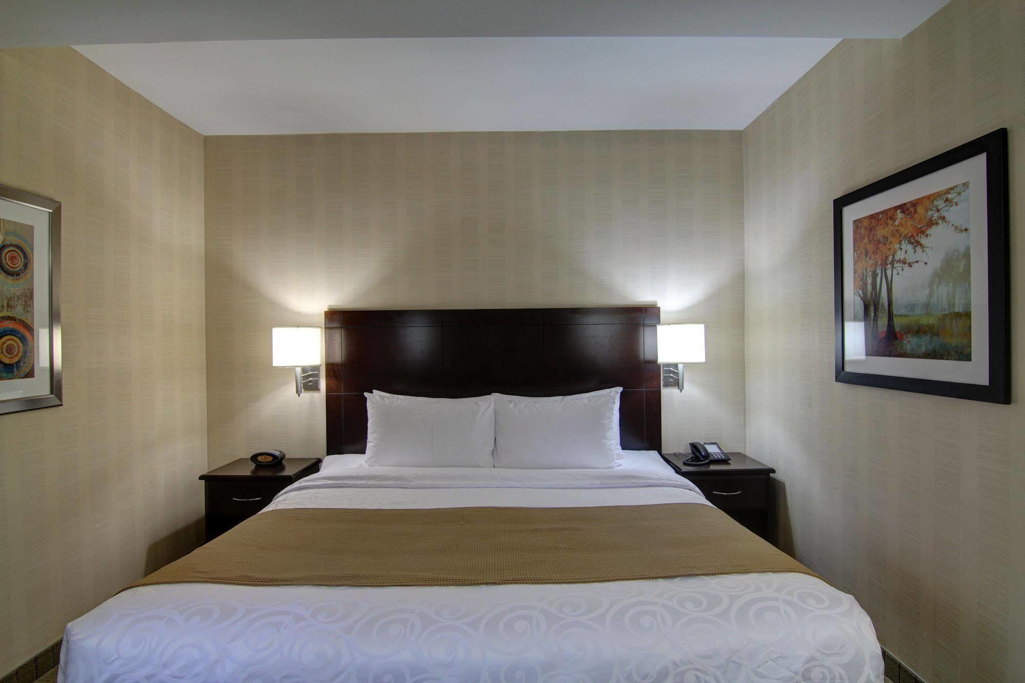 Best Western Plus Боуменвилл Экстерьер фото